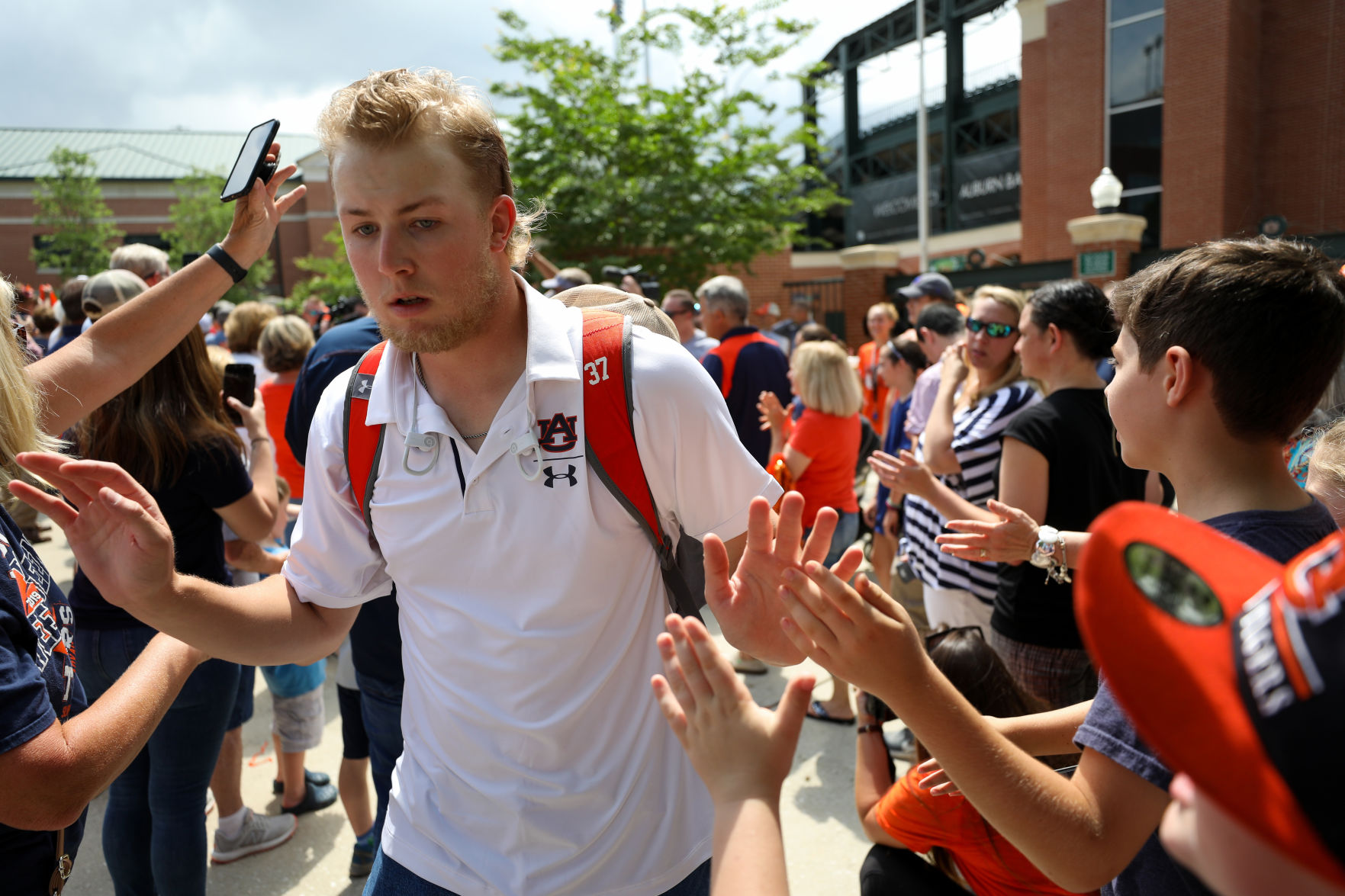 Auburn baseball departs for College World Series in Omaha